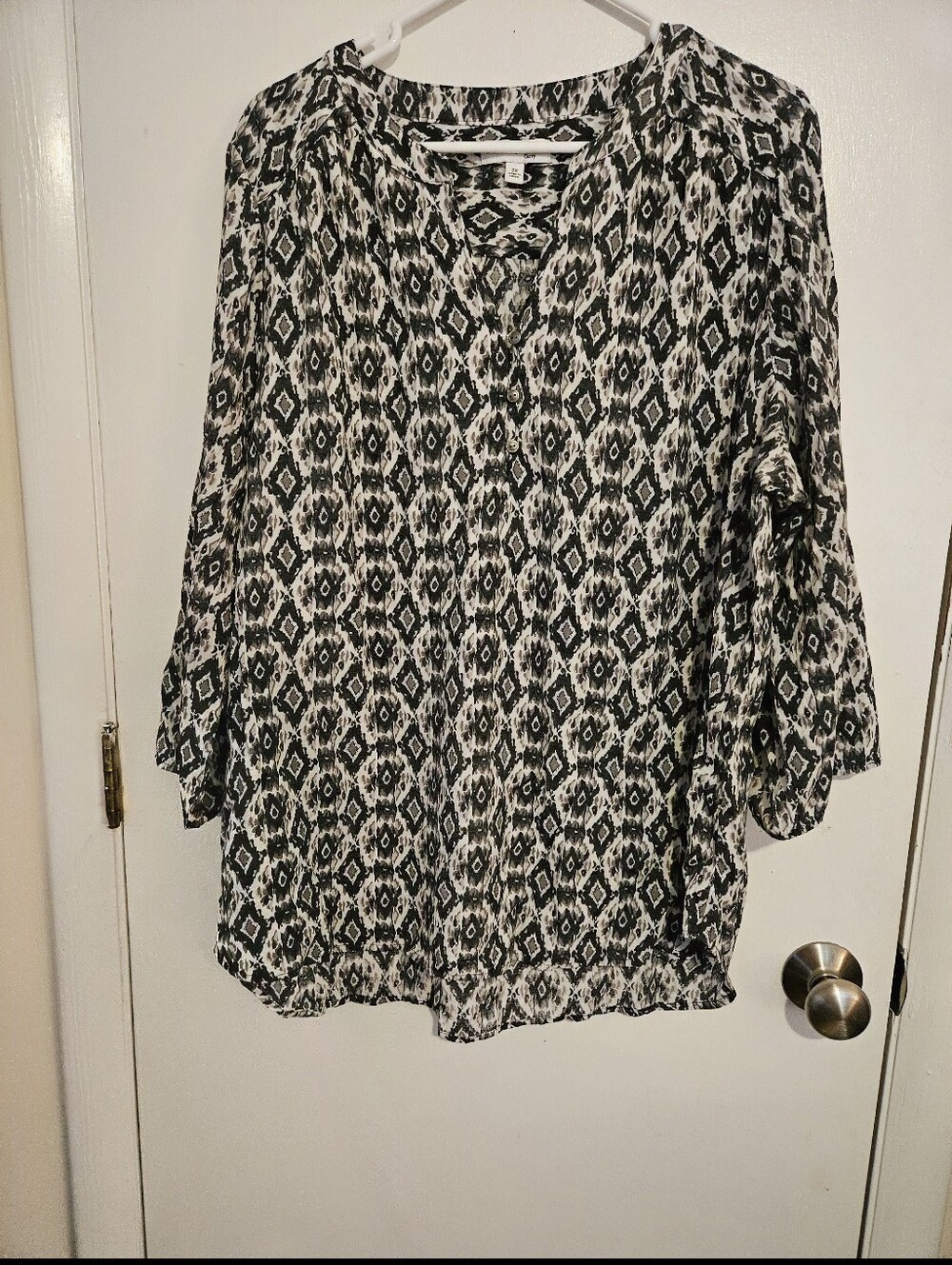 Kim Rogers Black & White Geometric V-Neck Tunic